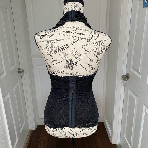 Woman’s top - Picture 3 of 7